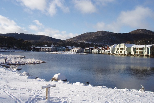 /Media/images/Product_Images/resort reports/crackenback/snowy lake.jpg